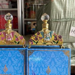 DUBAI BÁN NGUYỆT VÀ BƯỚM