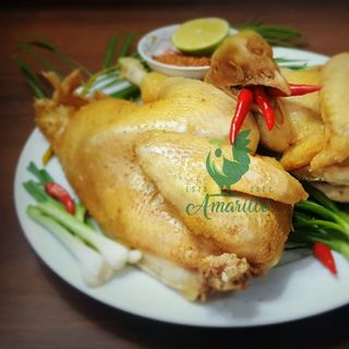 Thịt gà hữu cơ nguyên con, da vàng, thịt dai và ngọt - con khoảng 1,6-2kg