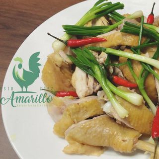 Thịt gà hữu cơ nguyên con, da vàng, thịt dai và ngọt - con khoảng 1,6-2kg