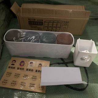 Kệ để bàn chải nhả kem đánh răng tự động thông minh giá treo 4 cốc để đồ dán tường dùng cho nhà tắm