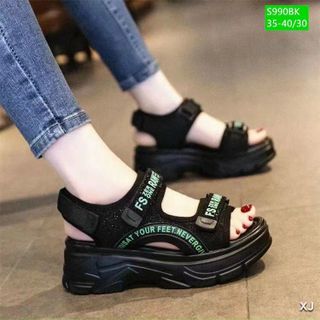 Giày sandal nữ màu đen đế cao