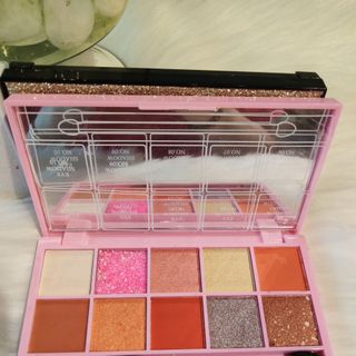Bảng phấn mắt 10 ô nhũ kim tuyến lameila mẫu mới