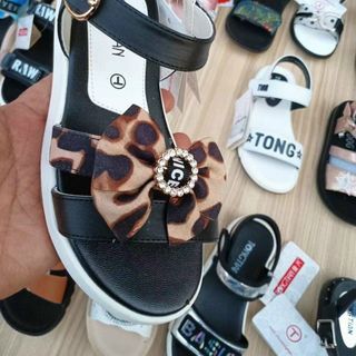 Giày sandal trẻ em/ bé gái phong cách thời trang