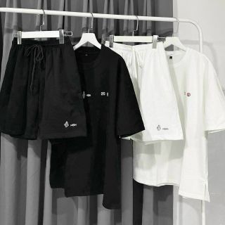 Đồ bộ mặc nhà logo in quần đùi áo tay lỡ xinh xắn