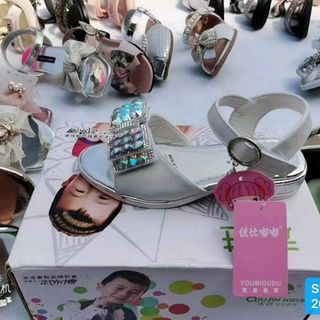 Giày sandal trẻ em /bé gái thời trang sỉ giá rẻ