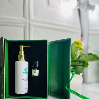 Dung dịch vệ sinh tặng nước hoa vùng kín