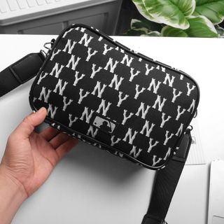 Túi đeo chéo, chất liệu 100% polyester, kèm túi mini cực tiện Size | 24cm x 16cm x 6cm