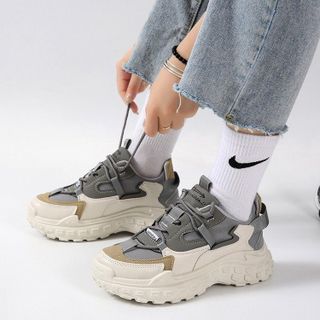 Giày thể thao sneaker nữ mũi tròn dây buộc phong cách đế chống trơn trượt &Z3105 giá sỉ