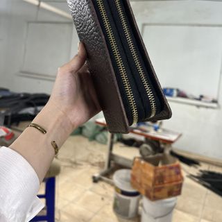Clutch 2 khoá dập vân voi