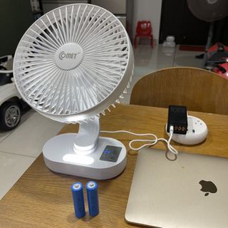 Quạt sạc đa năng Comet CRF1406 có đèn Led, pin Lithium 2 viên x 1500 mAh
