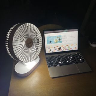 Quạt sạc đa năng Comet CRF1406 có đèn Led, pin Lithium 2 viên x 1500 mAh