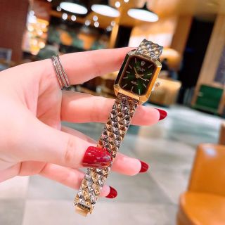 Đồng hồ rolexvuong mới