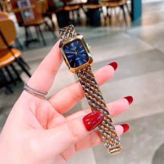 Đồng hồ rolexvuong mới