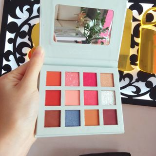 Bảng Phấn mắt 12 ô Vongee búp bê