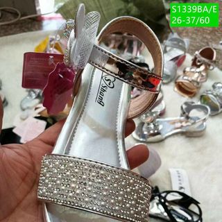 Giày trẻ em/bé gái có quai hậu giá rẻ