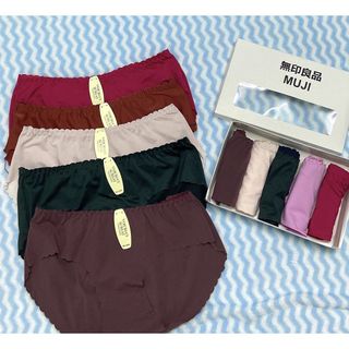 Hộp 5 Quần lót Cotton MUIIJ trơn cực đẹp( phom 45-65kg)