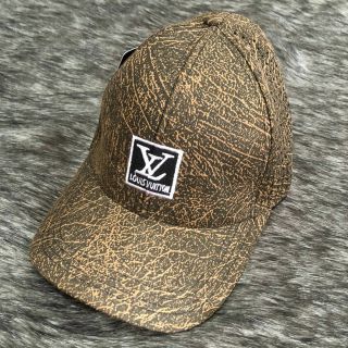 Nón kết hình vuông L V NK
