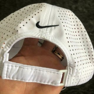 Mũ lưỡi trai chính giữa kí hiệu ni ke NK