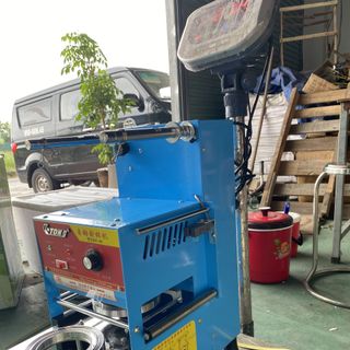 Máy ép miệng ly bán tự động ETON A9