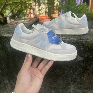 Giày sneaker