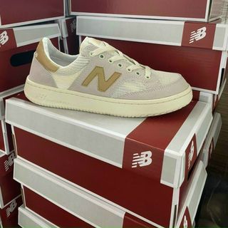 Giày sneaker