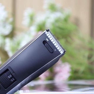 Tông đơ cắt tóc AKKU HAAR UND BARTSCHNEIDESET Đức - Có thể sạc pin hoặc cắm điện trực tiếp- Vừa cắt tóc và cạo râu - Nhiều chế độ nấc dễ dàng cho người sử dụng.