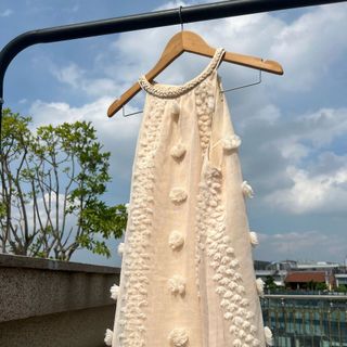 Váy yếm đính dây tết cổ