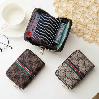 Ví cầm tay mini. Có đủ hình