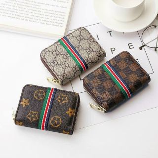 Ví cầm tay mini. Có đủ hình