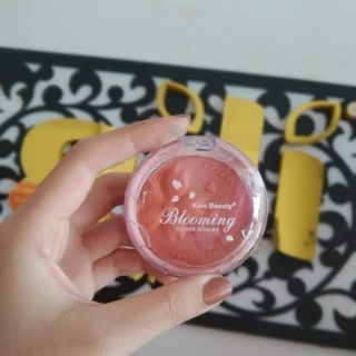 Phấn Má Hồng Kiss Beauty Blooming hộp dạng Tròn