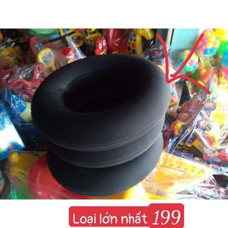 Bánh si đen đi bơi