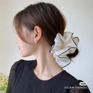 Scrunchies, dây buộc tóc viền phồng to