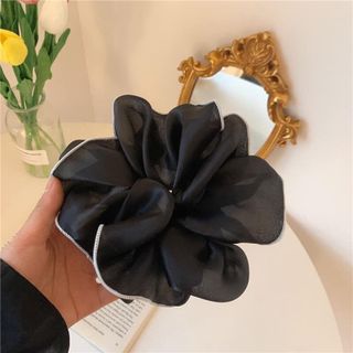 Scrunchies, dây buộc tóc viền phồng to