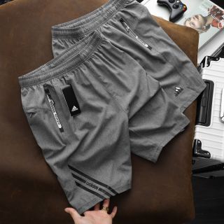 Quần short thun , quần đùi nam chất dù xi giãn dày mịn co giãn 4 chiều thoải mái, 3 túi khoá kéo. Logo thêu size từ 55kg - 85kg