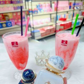 Nước hoa c.o.c.o t.r.ắ.n.g
