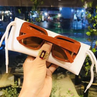 Kính nữ thời trang forrm vuông