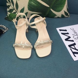 Sandal nữ cao gót vuông cao 4,5p quai trong đính hạt màu kem CG0013