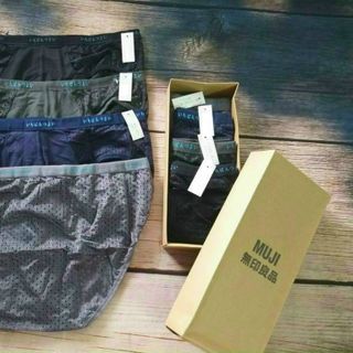 QUẦN TÂM GIÁC NAM