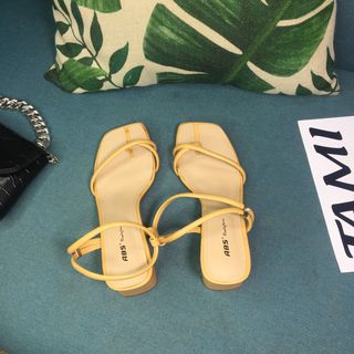 Sandal nữ gót vuông quai dây xỏ ngón màu nâu CG0045