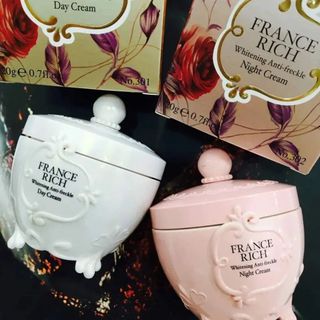 Kem dưỡng Trắng da đài loan