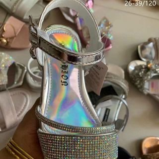 Sandal trẻ em/bé gái chất da mềm êm chân sỉ giá rẻ