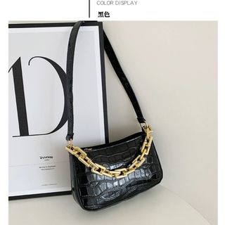 Túi đeo chéo da bóng phối xích