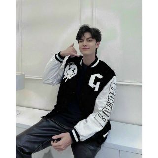 Áo khoác nhung thêu chữ G