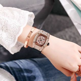 Đồng hồ meriotsss mặt viền đá ovan siêu đẹp