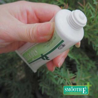 KEM DƯỠNG ẨM SMOOTH E CREAM (7G)