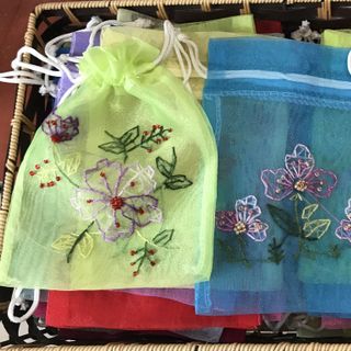 Túi đựng quà tặng thêu tay
