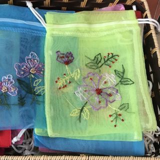 Túi đựng quà tặng thêu tay