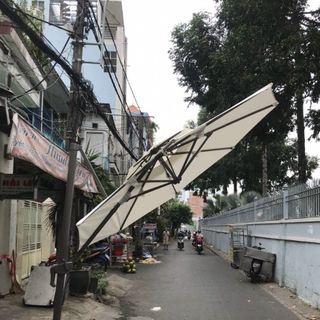 Dù hợp kim nhôm cao cấp, dù lệch tâm tròn đường kính 3m, trục xoay 360, nghiêng 180 (đã bao gồm chân đế bê tông)