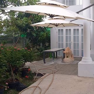 Dù hợp kim nhôm cao cấp, dù lệch tâm tròn đường kính 3m, trục xoay 360, nghiêng 180 (đã bao gồm chân đế bê tông)