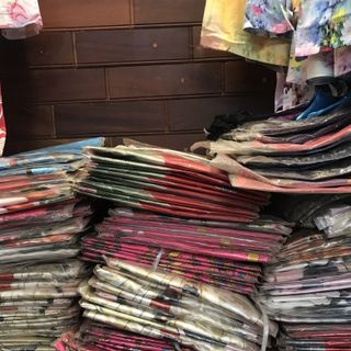 Áo lụa dáng rộng, in hình